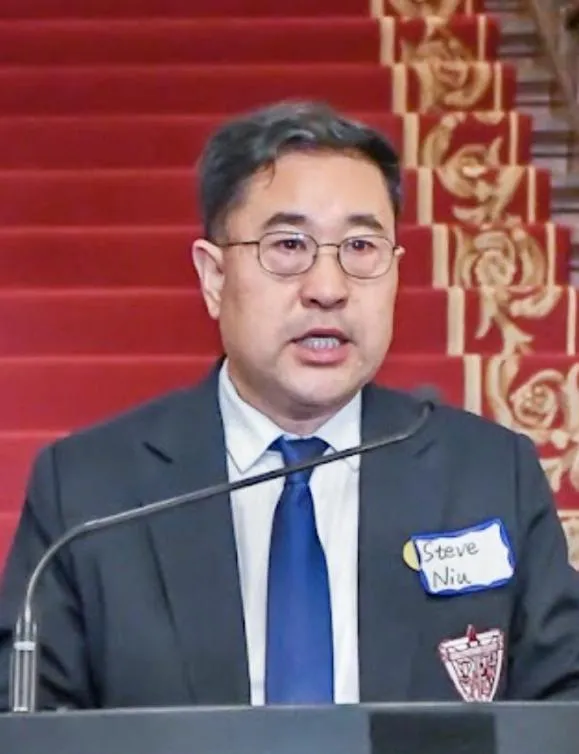 伴随着2020新年的钟声,《美国侨民》以《老牛近些年在忙些什么?》为题,在头版大篇幅报道美国东南部最大的华人会计师事务所三角集团创业的事迹