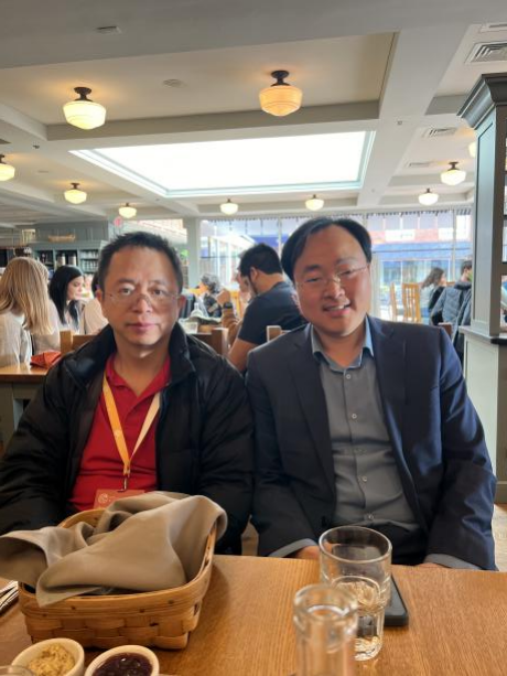 美中经济文化协会董事、艾俪特国际创始人兼Elite美国访学J1签证项目首席专家张伟用先生和360公司创始人周鸿祎先生在午餐会亲切交流